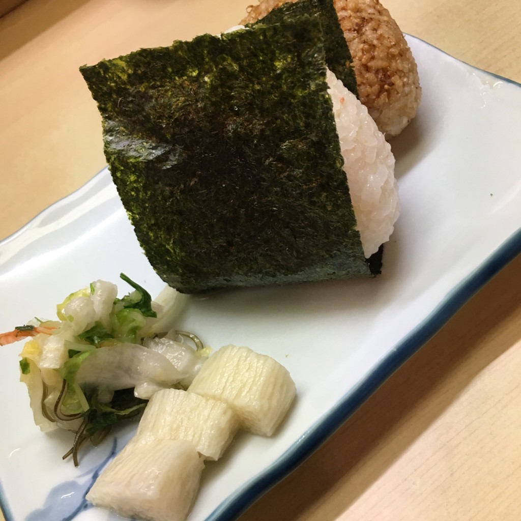 ユーザーが投稿したおにぎりの写真 - 実際訪問したユーザーが直接撮影して投稿した神宮前魚介 / 海鮮料理仲やの写真