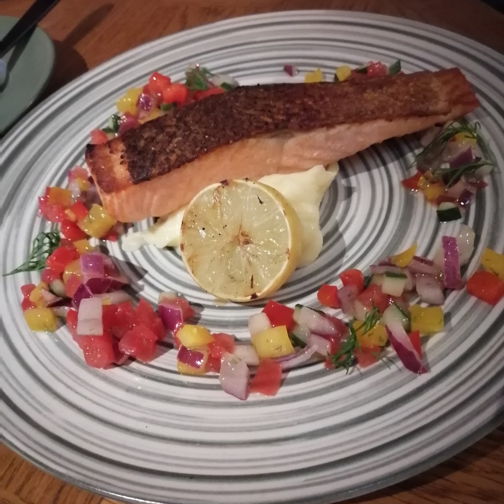 ユーザーが投稿したGrilledSalmonの写真 - 実際訪問したユーザーが直接撮影して投稿した新港洋食QUAYS pacific grillの写真