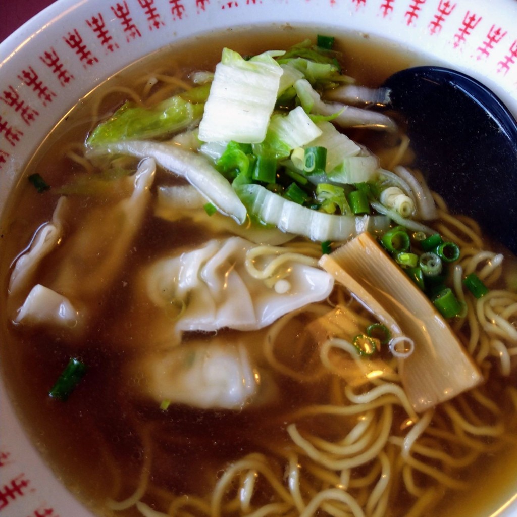 ユーザーが投稿した餃子入りラーメンの写真 - 実際訪問したユーザーが直接撮影して投稿した仲泊中華料理海皇の写真