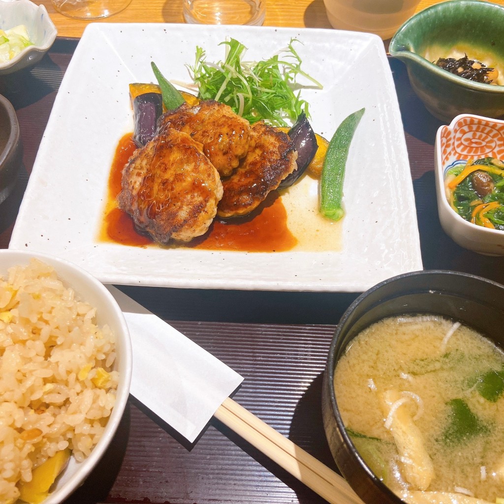 ユーザーが投稿したLunch照焼バーグ定食の写真 - 実際訪問したユーザーが直接撮影して投稿した西新宿定食屋寅福 ルミネ新宿店の写真