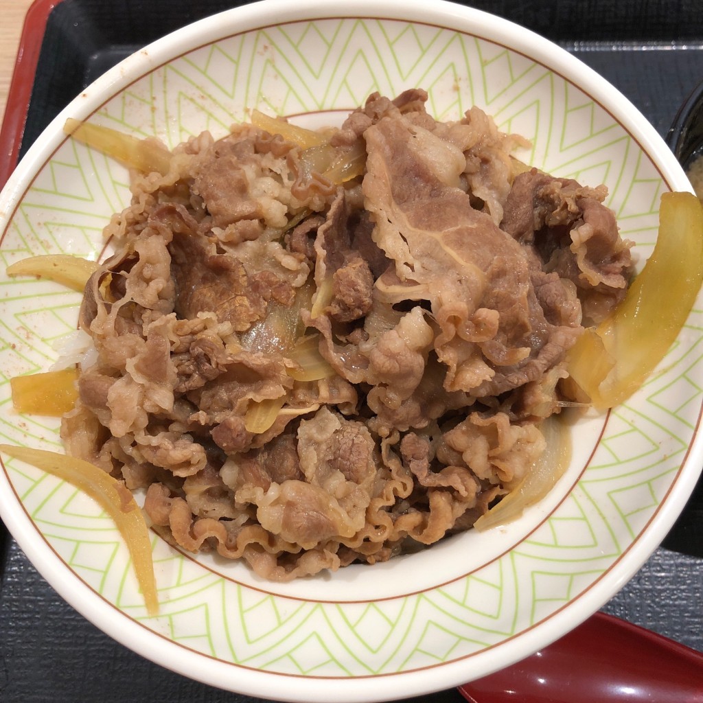 ユーザーが投稿した牛丼中盛みそ汁の写真 - 実際訪問したユーザーが直接撮影して投稿した下早通柳田牛丼すき家 イオンモール新潟南店の写真