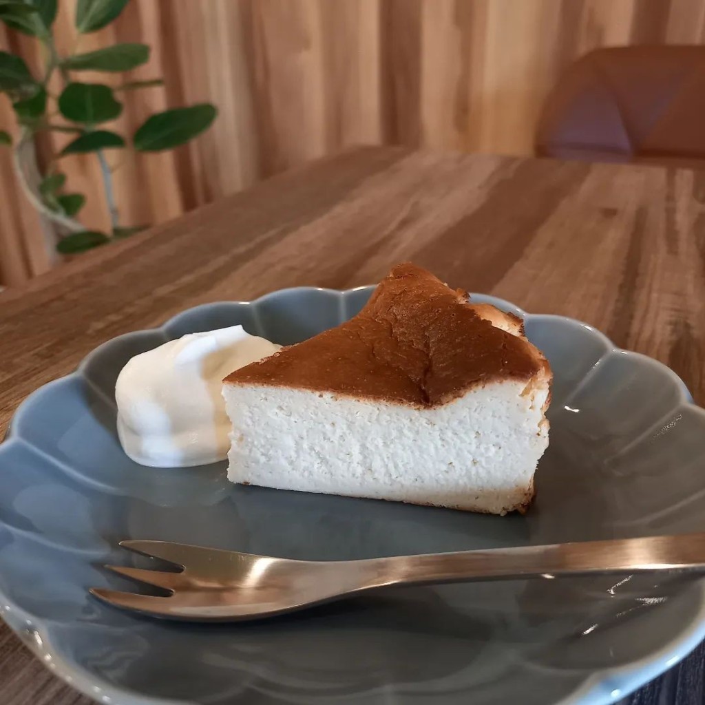 ユーザーが投稿したバスクチーズケーキの写真 - 実際訪問したユーザーが直接撮影して投稿した鵜沼朝日町カフェcafe KOALAの写真