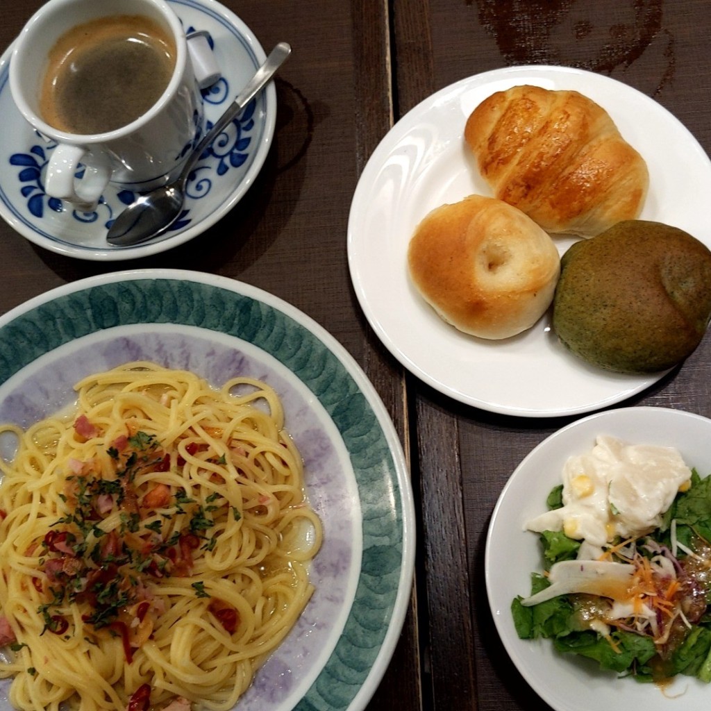 ユーザーが投稿したパン3個セットの写真 - 実際訪問したユーザーが直接撮影して投稿した上本町パスタ鎌倉パスタ 上本町YUFURA店の写真