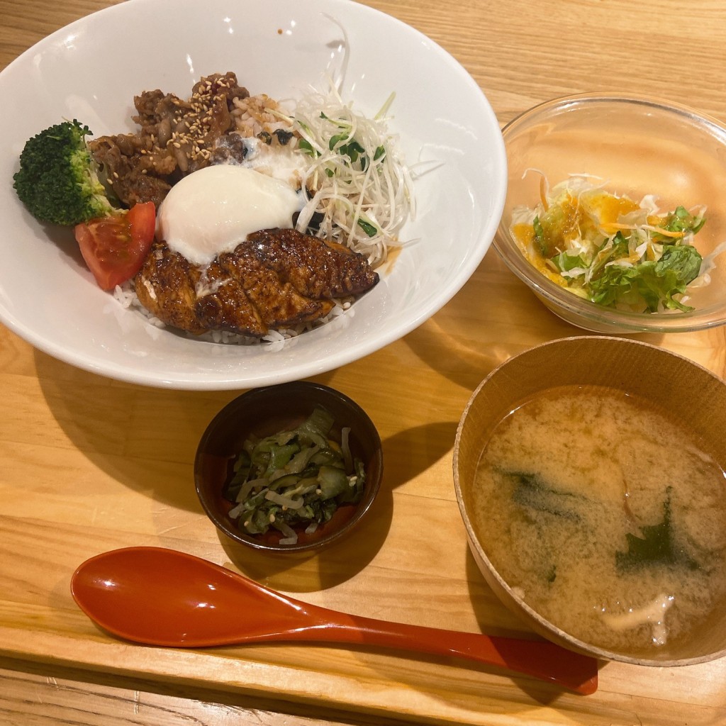 ユーザーが投稿した丼 サーモンかば焼き丼の写真 - 実際訪問したユーザーが直接撮影して投稿した豊洲定食屋おぼんdeごはん ららぽーと豊洲店の写真