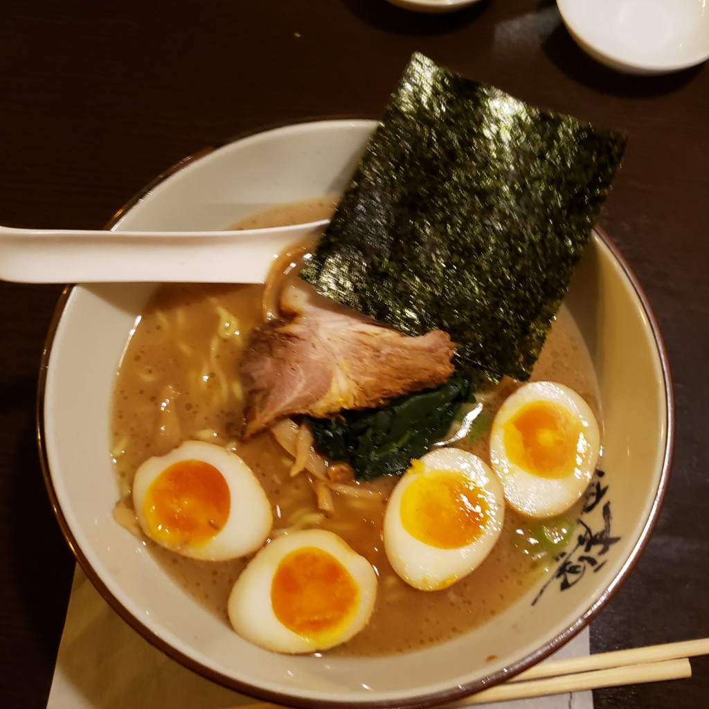 ユーザーが投稿した味玉ラーメンの写真 - 実際訪問したユーザーが直接撮影して投稿した荏田西ラーメン専門店横濱家 市ヶ尾店の写真