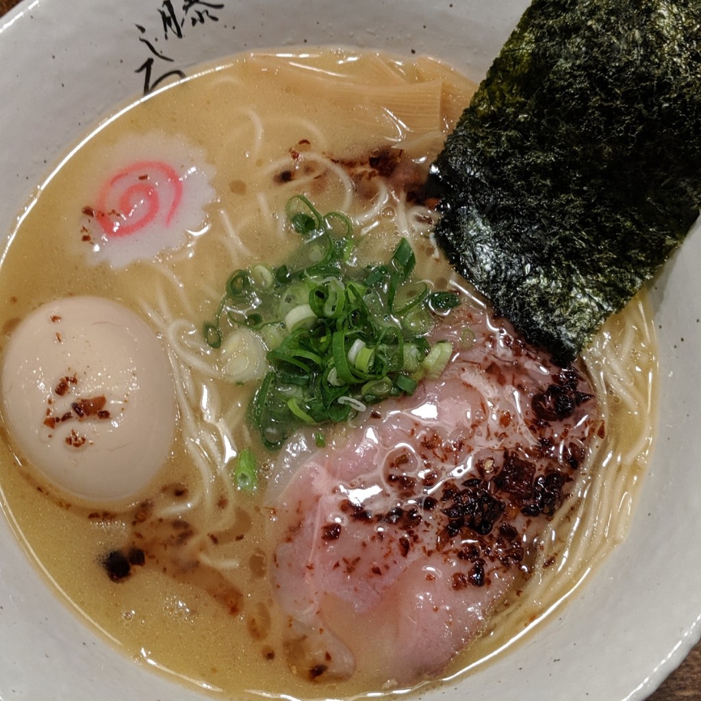 ユーザーが投稿した濃厚鶏白湯味玉ラーメンの写真 - 実際訪問したユーザーが直接撮影して投稿した上大崎ラーメン / つけ麺麺屋 藤しろの写真