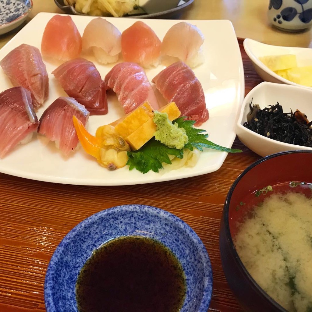 ユーザーが投稿した海鮮握り定食の写真 - 実際訪問したユーザーが直接撮影して投稿した御前崎魚介 / 海鮮料理海鮮料理 みはるの写真