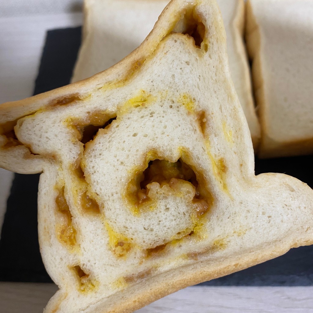 ユーザーが投稿したキャラメル食パン 1/2の写真 - 実際訪問したユーザーが直接撮影して投稿した静波ベーカリーしずなみBakeryの写真