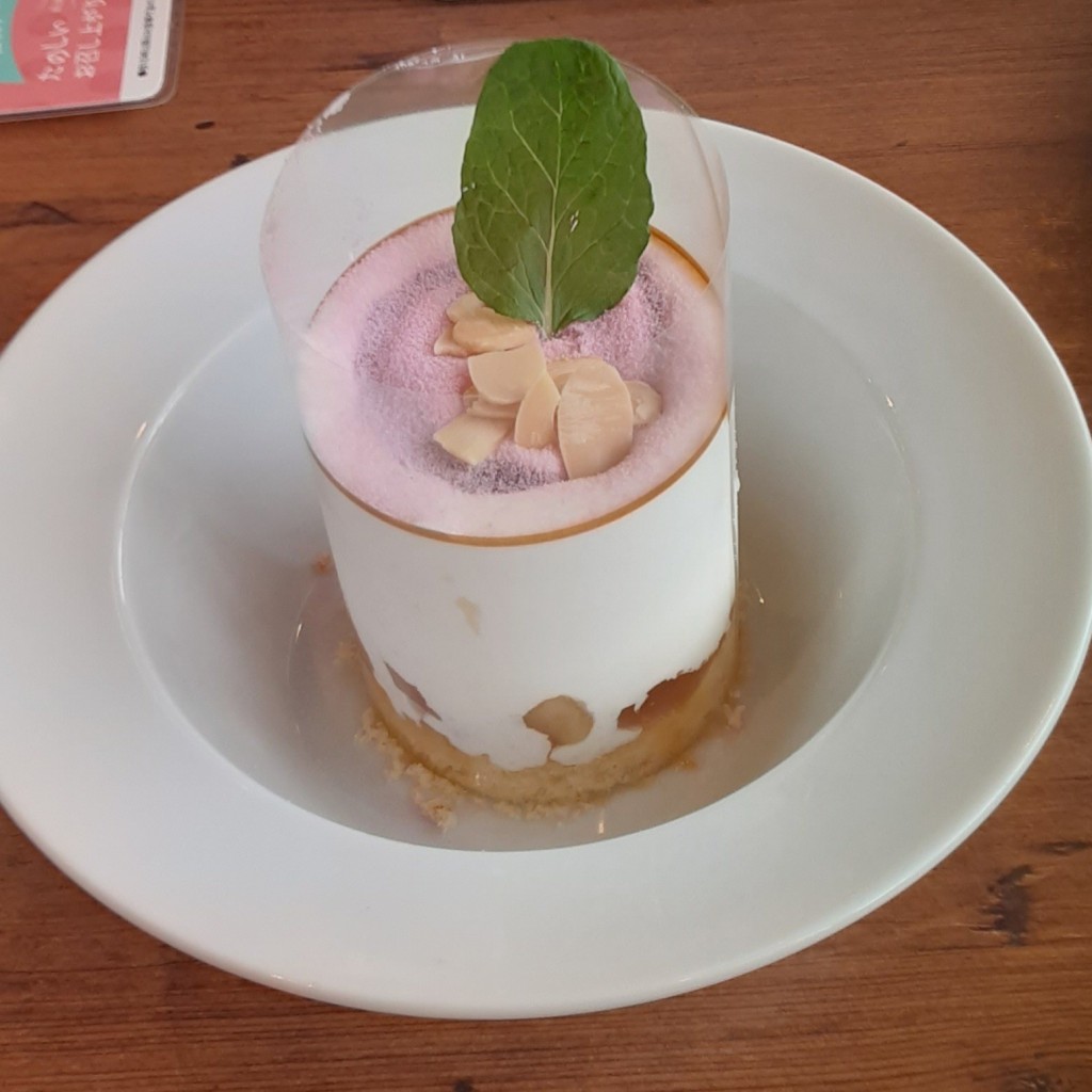 ユーザーが投稿した桃ケーキの写真 - 実際訪問したユーザーが直接撮影して投稿した連取町イタリアンイタリア食堂 オリーブの丘 伊勢崎連取店の写真
