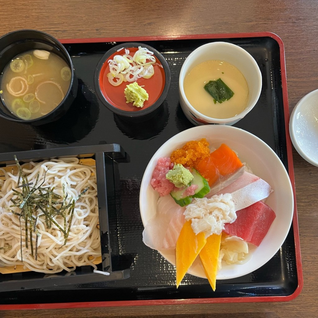 ユーザーが投稿した生ちらしセットの写真 - 実際訪問したユーザーが直接撮影して投稿した黒川町寿司たけやの写真