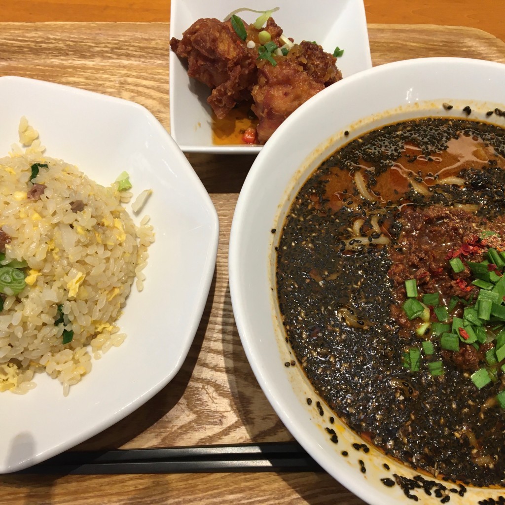 ユーザーが投稿した黒ごま坦々麺セットの写真 - 実際訪問したユーザーが直接撮影して投稿したよしわら中華料理CHINESE 青菜 あみプレミアムアウトレット店の写真
