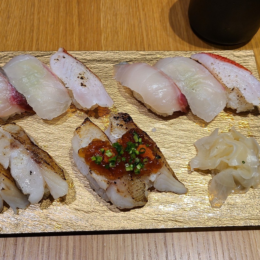 ユーザーが投稿した白身3貫700の写真 - 実際訪問したユーザーが直接撮影して投稿した大深町寿司魚がし日本一 グランフロント大阪店の写真