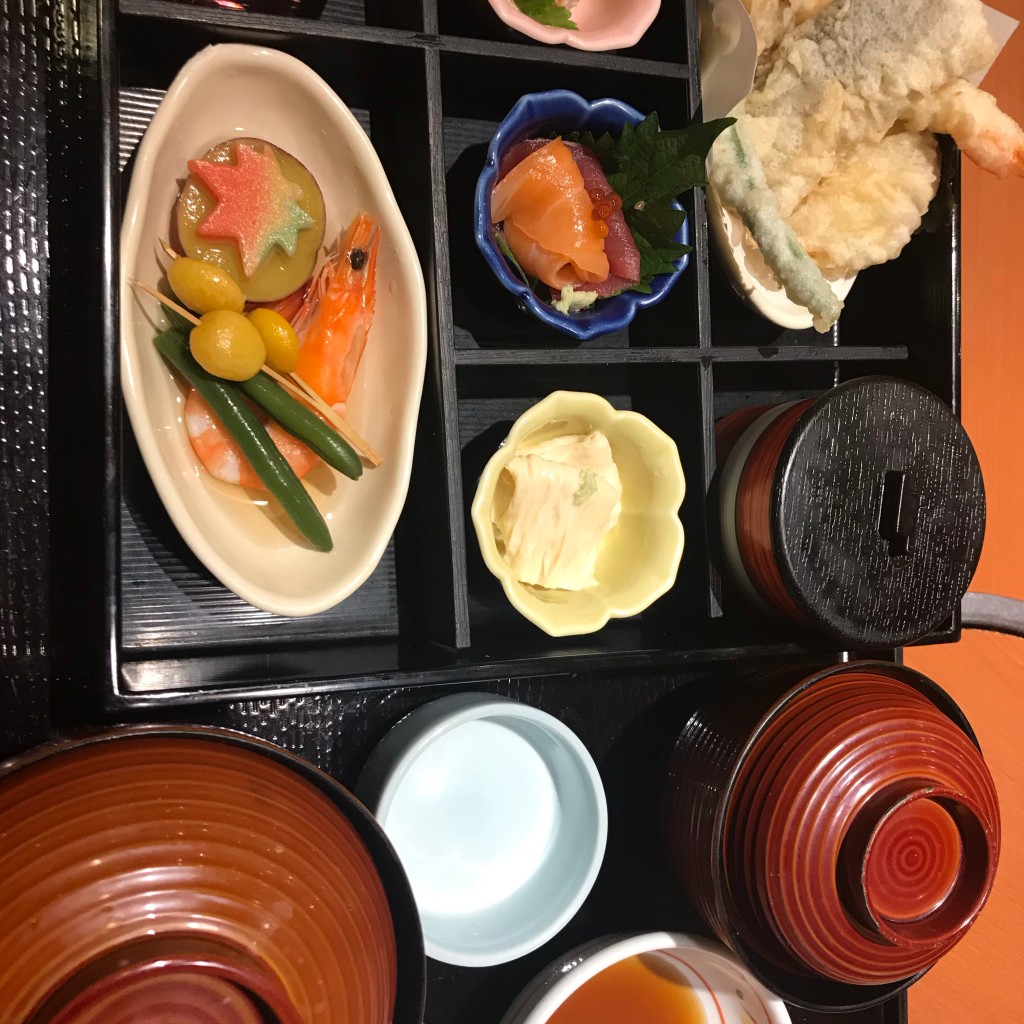 ユーザーが投稿した四季めぐり膳(松茸ご飯)の写真 - 実際訪問したユーザーが直接撮影して投稿した辻町ファミリーレストラン和食さと 東生駒店の写真