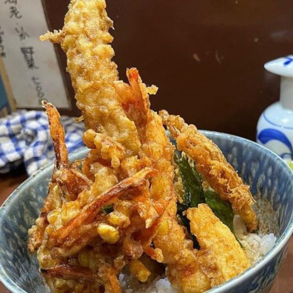 ユーザーが投稿した海鮮丼と味噌汁の写真 - 実際訪問したユーザーが直接撮影して投稿した大滝町天丼天丼の岩松の写真