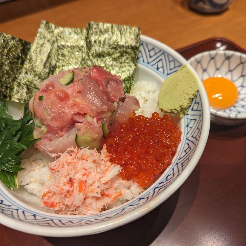 ユーザーが投稿したランチ 海鮮丼 (竹)の写真 - 実際訪問したユーザーが直接撮影して投稿した芝浦郷土料理かどや ムスブ田町店の写真