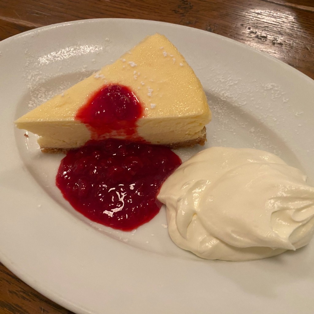 ユーザーが投稿したチーズケーキラズベリーソースの写真 - 実際訪問したユーザーが直接撮影して投稿した玉川カフェバビーズ 二子玉川の写真