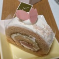 米粉の桜ロール - 実際訪問したユーザーが直接撮影して投稿した赤山町ケーキハベルの写真のメニュー情報