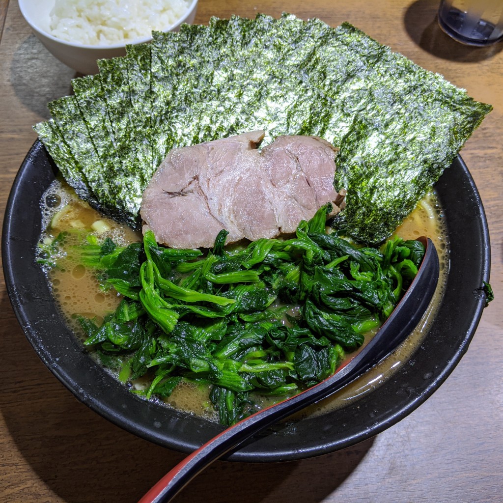 ユーザーが投稿したラーメン(海苔・ほうれん草)の写真 - 実際訪問したユーザーが直接撮影して投稿した目黒ラーメン / つけ麺麺家 黒の写真