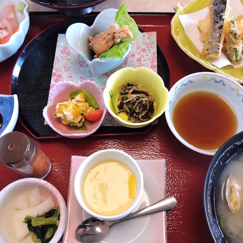 ユーザーが投稿した天丼刺身ランチの写真 - 実際訪問したユーザーが直接撮影して投稿した美里町定食屋みほり峠 下松店の写真