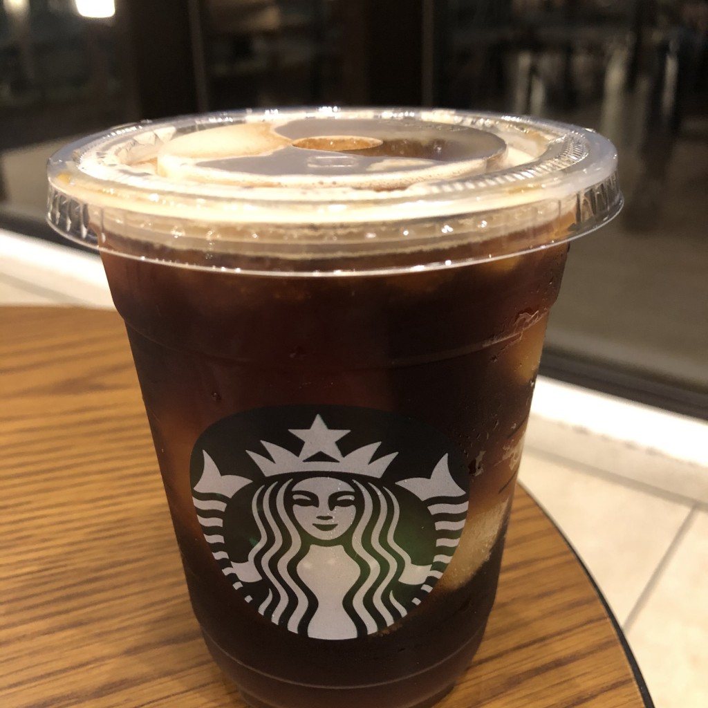 ユーザーが投稿したコールドブリューコーヒーフローズンレモネードの写真 - 実際訪問したユーザーが直接撮影して投稿した天神カフェスターバックス コーヒー 天神VIORO店の写真