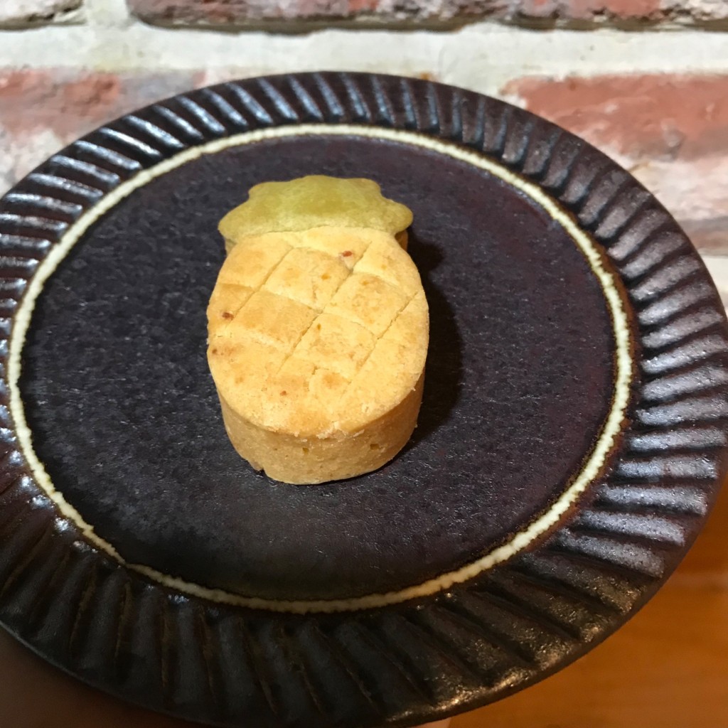 ユーザーが投稿したパイナップルケーキ(プレミアムとレモン)の写真 - 実際訪問したユーザーが直接撮影して投稿した新富町台湾料理一六八 タイワンバンズ&ドリンクの写真
