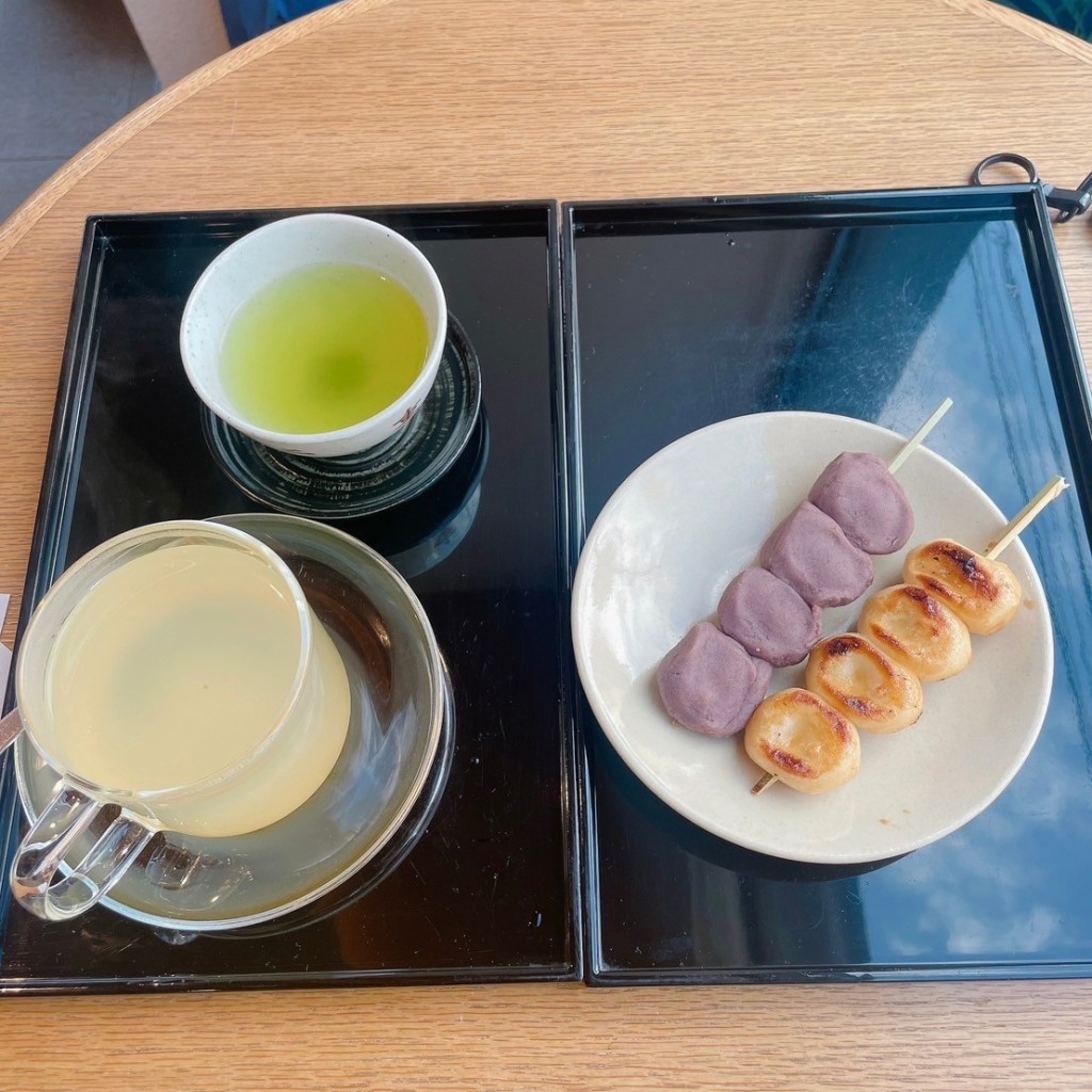 ユーザーが投稿した団子&煎茶セットの写真 - 実際訪問したユーザーが直接撮影して投稿した東日暮里和菓子羽二重団子 本店の写真