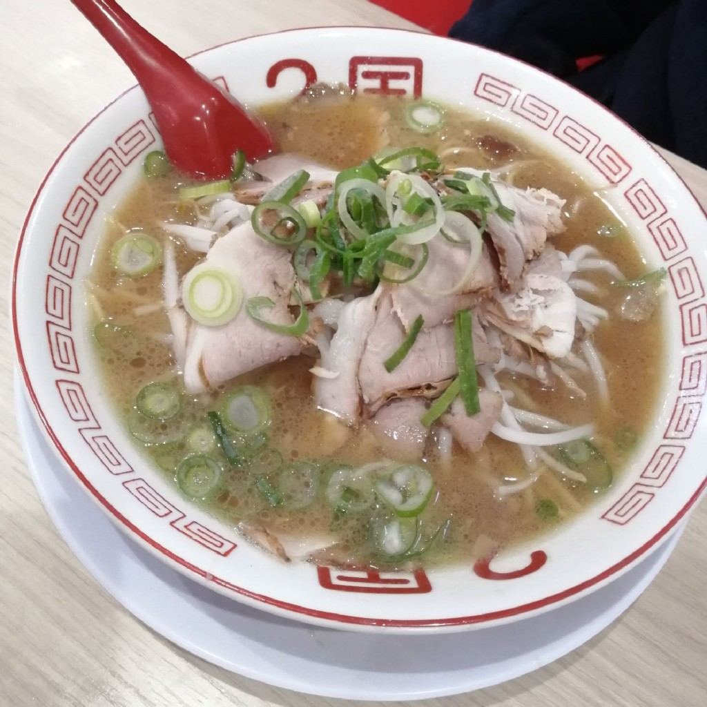 ユーザーが投稿した肉入りラーメンの写真 - 実際訪問したユーザーが直接撮影して投稿した大蔵八幡町ラーメン専門店らーめん2国 大蔵海岸店の写真