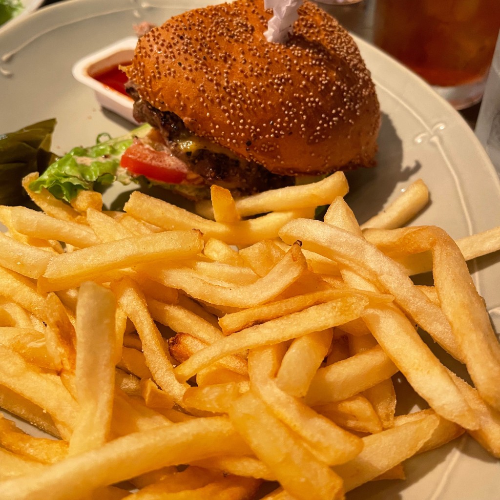 ユーザーが投稿したLunchAvodadoBurgerの写真 - 実際訪問したユーザーが直接撮影して投稿した千駄ヶ谷アメリカ料理tavern on Sの写真