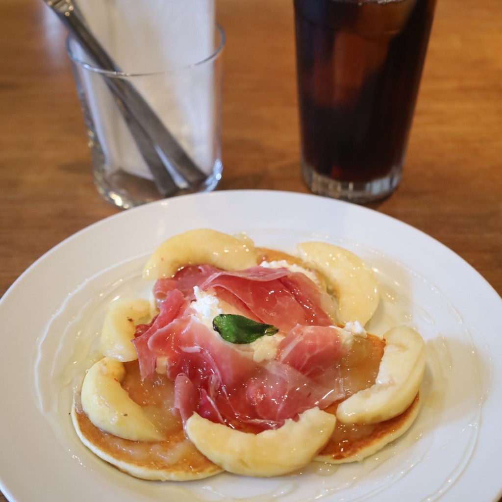 ユーザーが投稿したFRESH PEACHES PANCAKEの写真 - 実際訪問したユーザーが直接撮影して投稿した江戸堀カフェ8 TO 5の写真