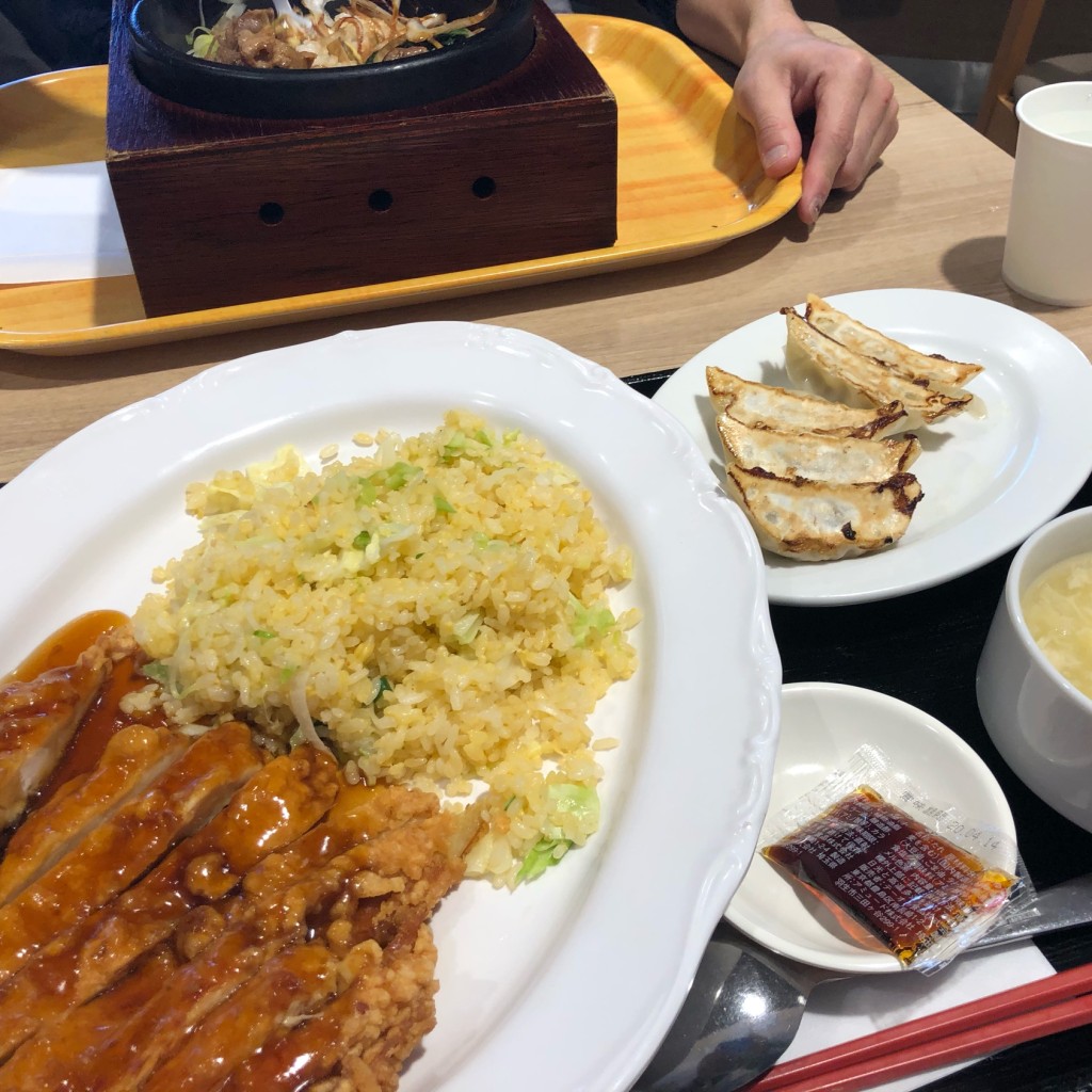 ユーザーが投稿した油淋鶏炒飯・餃子セットの写真 - 実際訪問したユーザーが直接撮影して投稿した軽井沢中華料理王鼎記 軽井沢店の写真