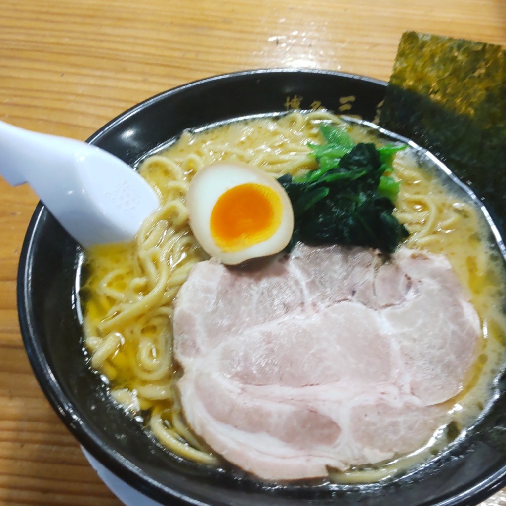 ユーザーが投稿した横浜家系ラーメンの写真 - 実際訪問したユーザーが直接撮影して投稿した原田ラーメン専門店博多三氣 松島原田店の写真