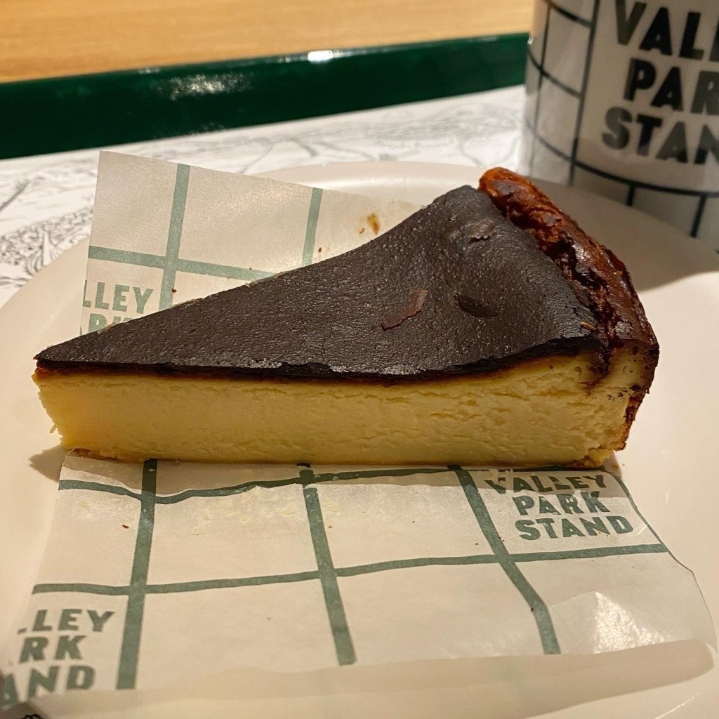 ユーザーが投稿したバスクチーズケーキの写真 - 実際訪問したユーザーが直接撮影して投稿した神宮前カフェVALLEY PARK STANDの写真