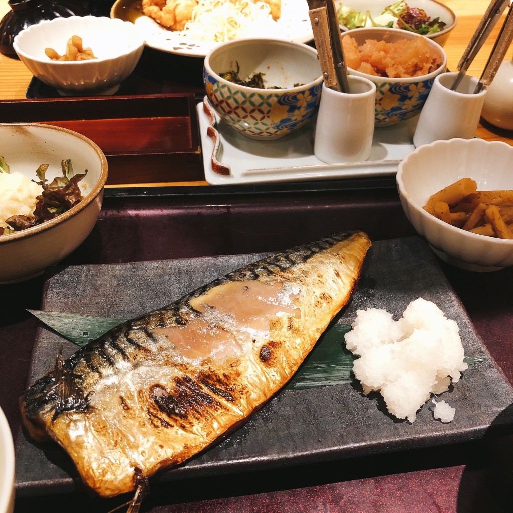 ユーザーが投稿した焼き魚定食(塩さば)の写真 - 実際訪問したユーザーが直接撮影して投稿した鍋屋町もつ鍋博多もつ鍋やまや 京都木屋町店の写真