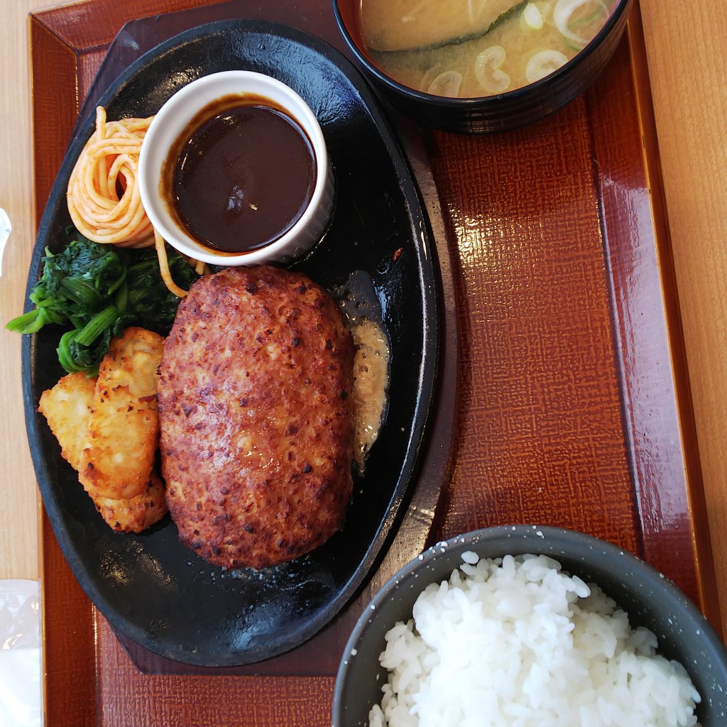 ユーザーが投稿した旬菜うちごはん濃厚デミグラスハンバーグ定食さばの味噌煮の写真 - 実際訪問したユーザーが直接撮影して投稿したなないろの里和食 / 日本料理菜々家 仙台荒井店の写真