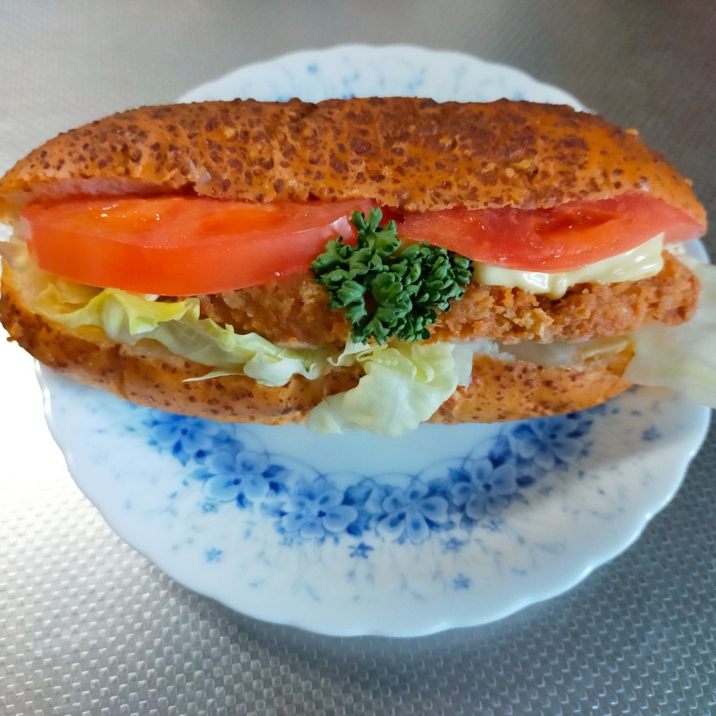 ユーザーが投稿したサンドイッチの写真 - 実際訪問したユーザーが直接撮影して投稿した興留ベーカリー小麦の写真