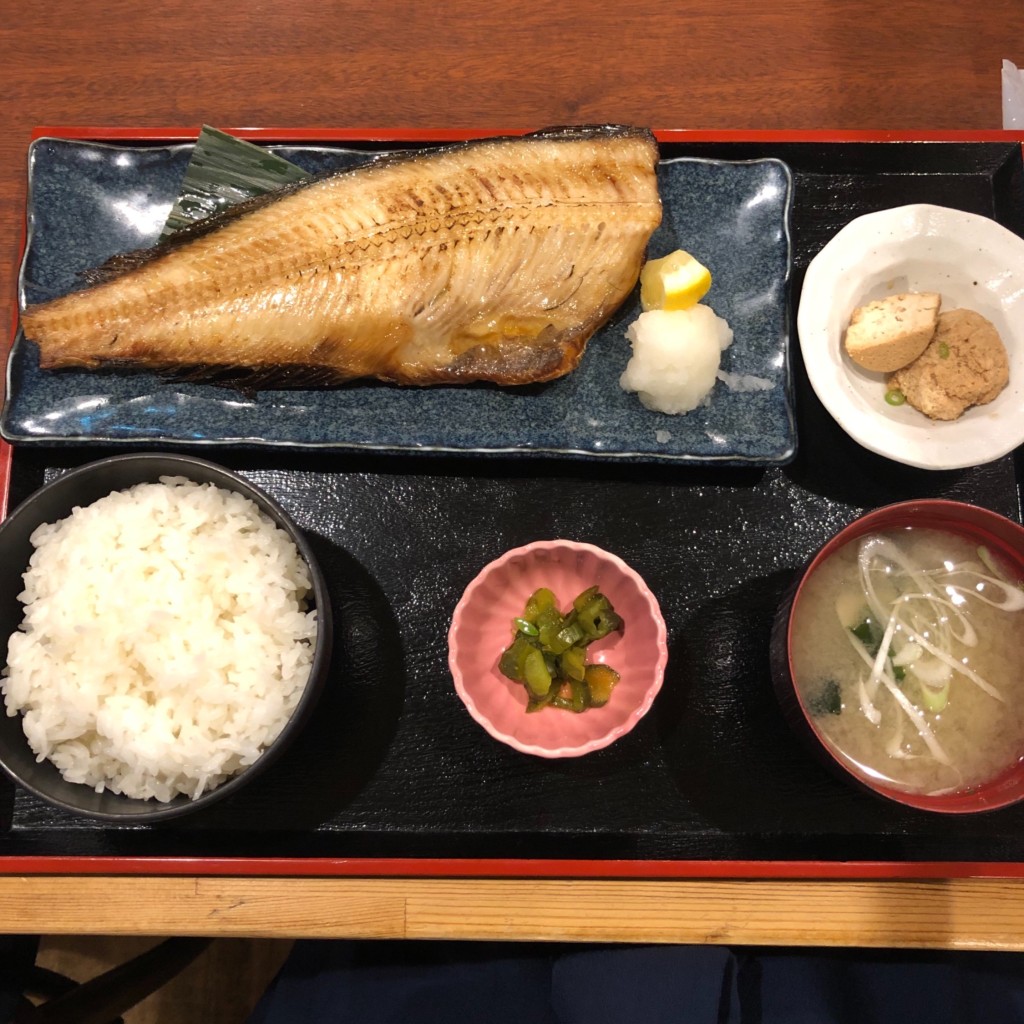 ユーザーが投稿した本日の焼魚定食の写真 - 実際訪問したユーザーが直接撮影して投稿した中央居酒屋こちらまる特漁業部 名掛丁店の写真