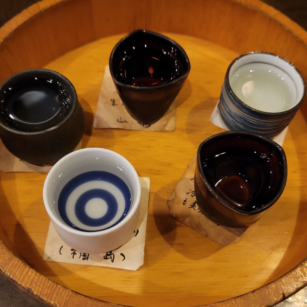 ユーザーが投稿したきき酒セットの写真 - 実際訪問したユーザーが直接撮影して投稿した東田町居酒屋おじゃれ家の写真