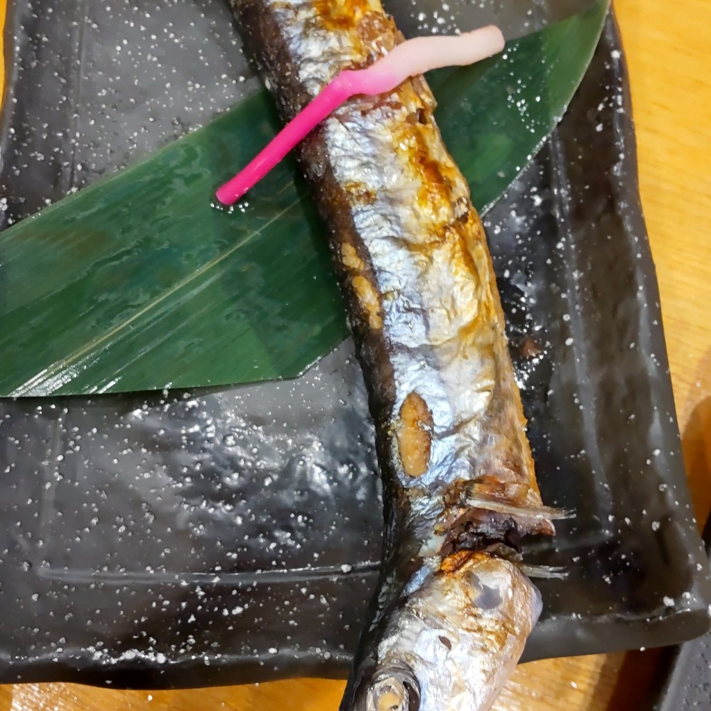 ユーザーが投稿した新秋刀魚の塩焼きの写真 - 実際訪問したユーザーが直接撮影して投稿した新橋居酒屋旨い魚とレモンサワー トロ政 新橋店の写真