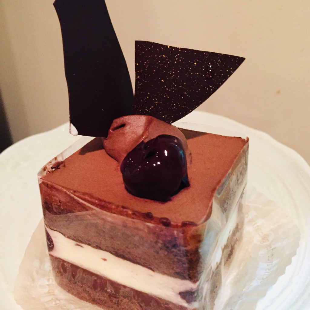 ユーザーが投稿したチェリーとチョコのケーキの写真 - 実際訪問したユーザーが直接撮影して投稿した宗慶スイーツさんらいずの写真