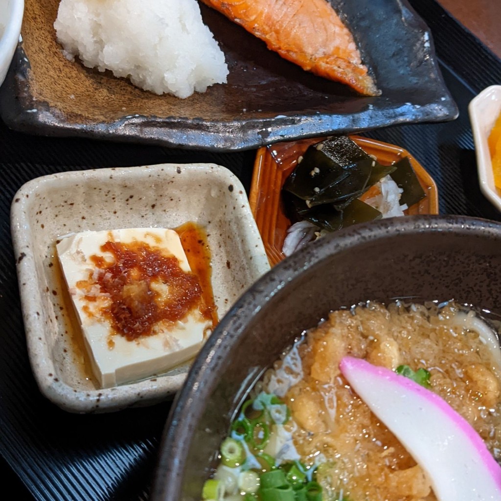 ユーザーが投稿した銀鮭定食の写真 - 実際訪問したユーザーが直接撮影して投稿した中須寿司大洋うどんの写真