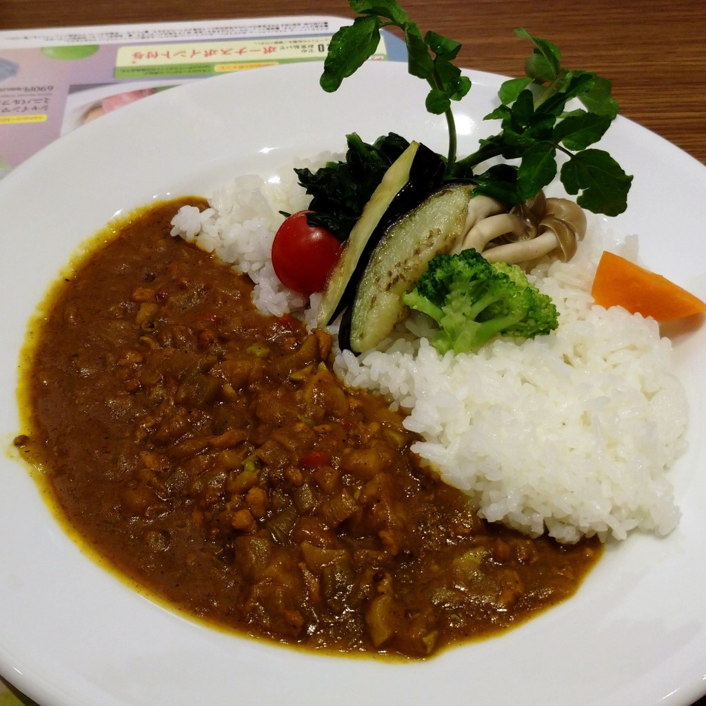 ユーザーが投稿した野菜とチキンのキーマカレーの写真 - 実際訪問したユーザーが直接撮影して投稿した高円寺北ファミリーレストランデニーズ 高円寺駅前店の写真