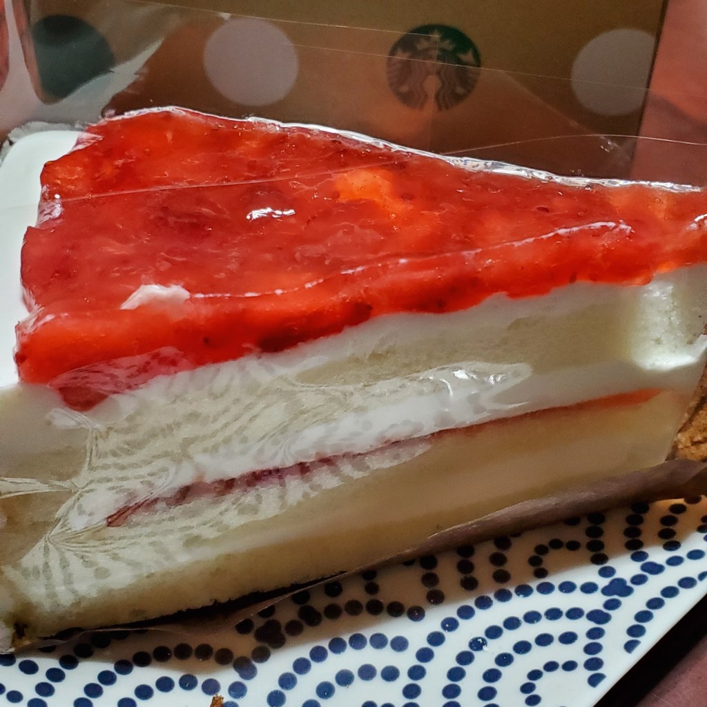 ユーザーが投稿したいちごのホワイトケーキの写真 - 実際訪問したユーザーが直接撮影して投稿した今泉町カフェスターバックスコーヒー 宇都宮福田屋店の写真