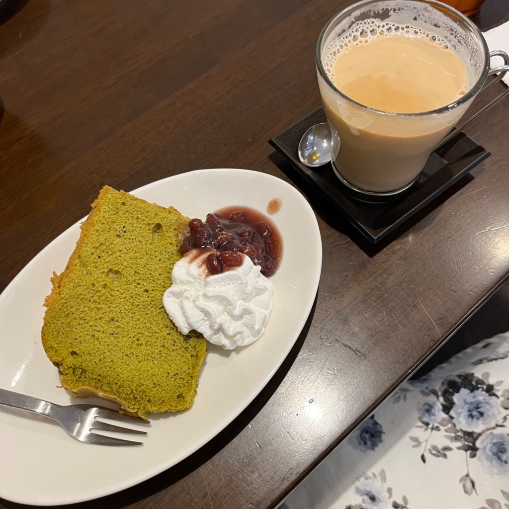 ユーザーが投稿した抹茶シフォン HLT 1の写真 - 実際訪問したユーザーが直接撮影して投稿した若松東カフェスイートコーンズ 岡崎店の写真