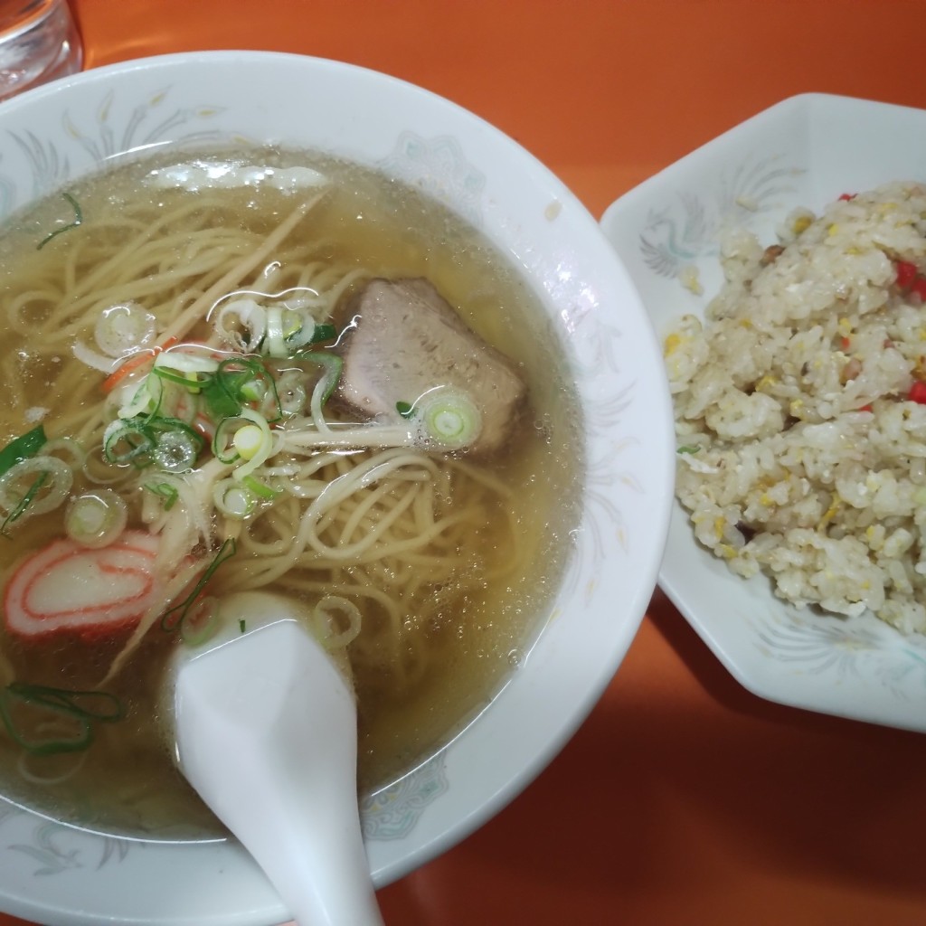 ユーザーが投稿したラーメン炒飯セットの写真 - 実際訪問したユーザーが直接撮影して投稿した米丸町中華料理中華 一龍の写真