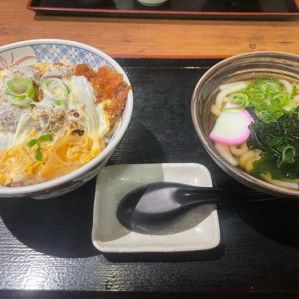 ユーザーが投稿したカツ丼とうどんの定食の写真 - 実際訪問したユーザーが直接撮影して投稿した市川橋通定食屋街かど屋 姫路市川橋通店の写真