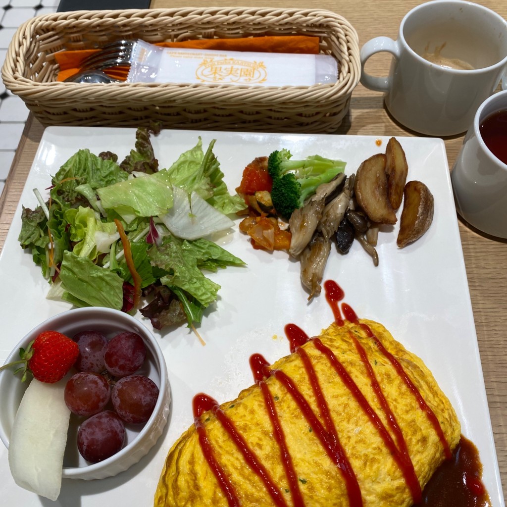 ユーザーが投稿したオムライスの写真 - 実際訪問したユーザーが直接撮影して投稿した丸の内スイーツフルーツパーラー果実園 東京店の写真