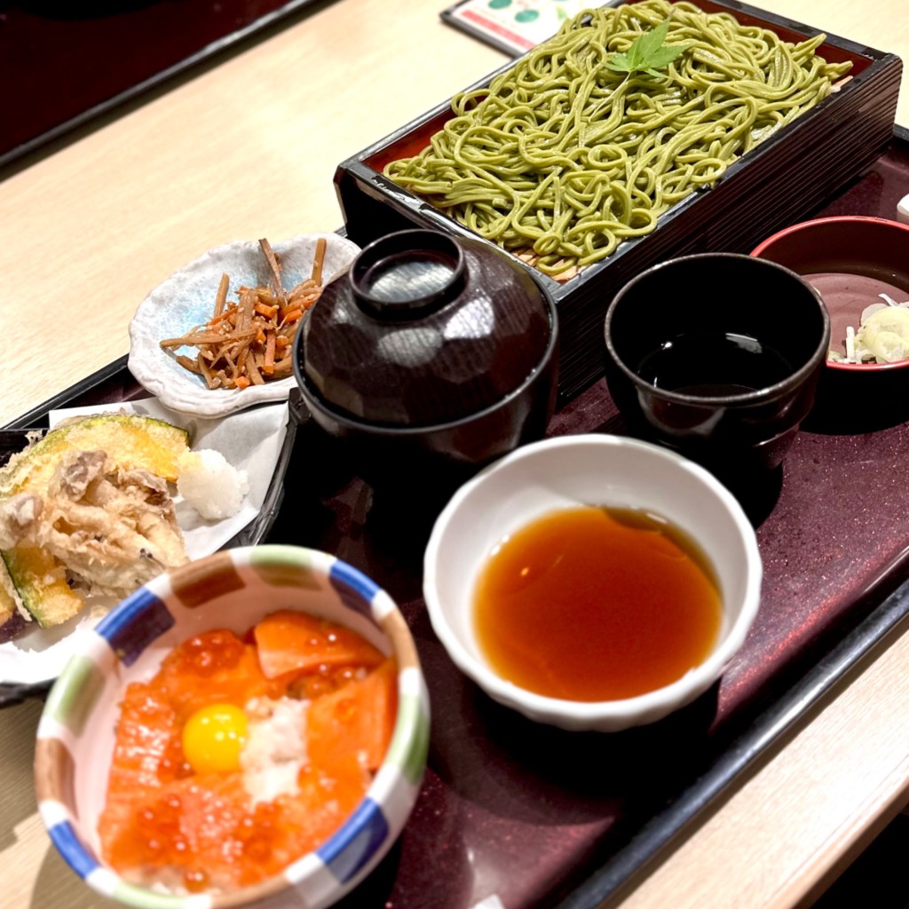 ユーザーが投稿した抹茶そばMサーモンイクラ丼の写真 - 実際訪問したユーザーが直接撮影して投稿した市原和食 / 日本料理北海道生まれ 和食処とんでん 市原店の写真
