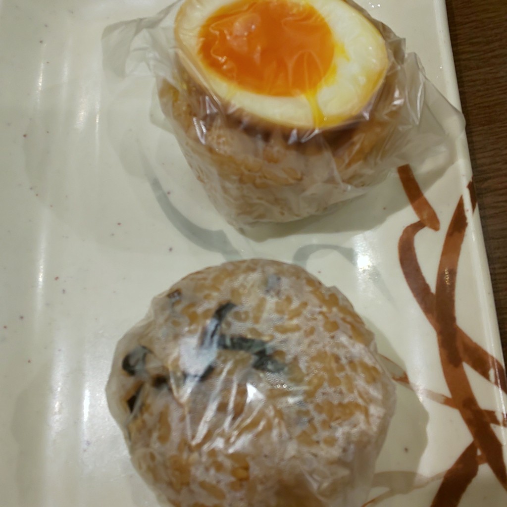 ユーザーが投稿した煮卵おむすび、昆布おむすびの写真 - 実際訪問したユーザーが直接撮影して投稿した太郎丸うどん丸亀製麺 穂波店の写真
