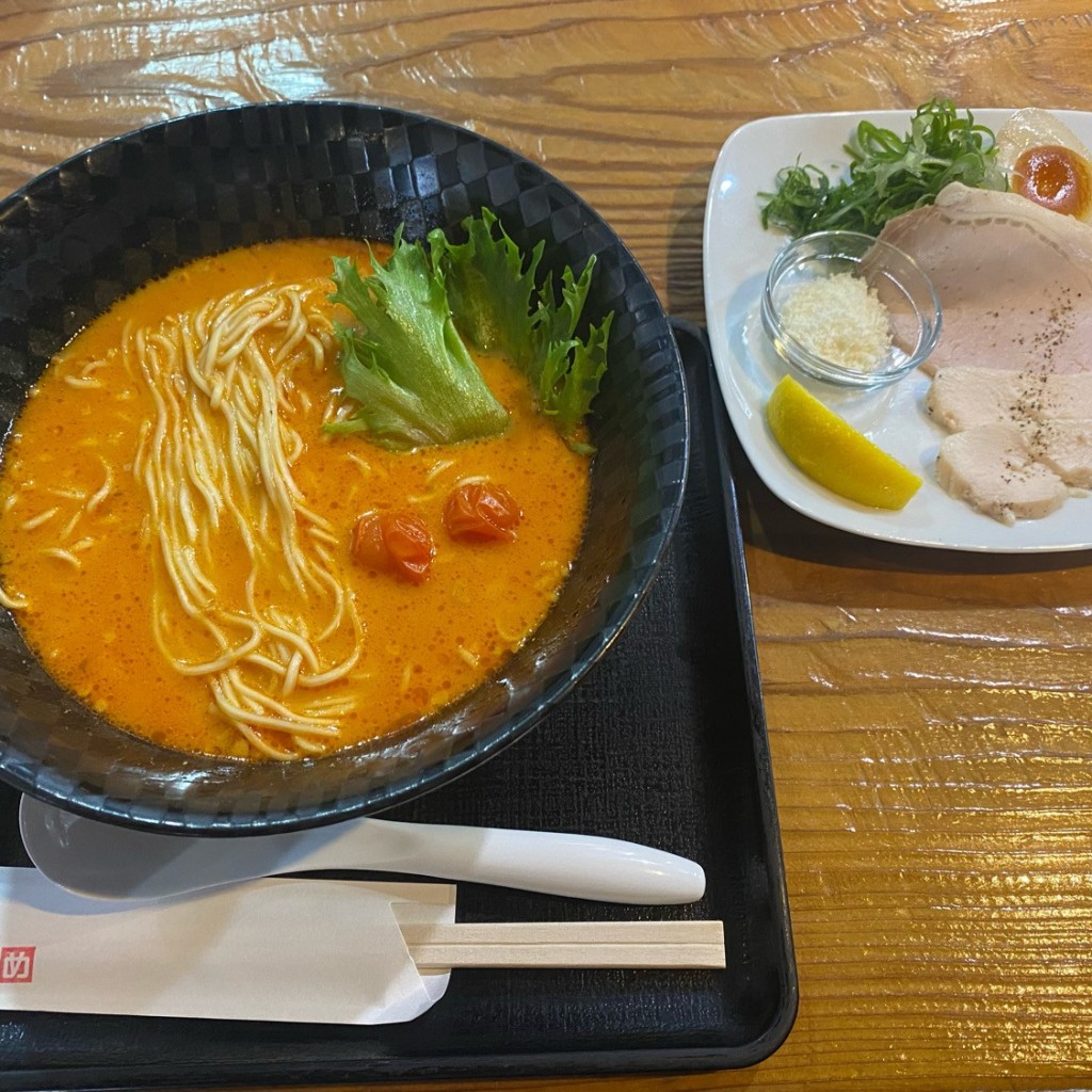 ユーザーが投稿した完熟トマトラーメンの写真 - 実際訪問したユーザーが直接撮影して投稿した梅名ラーメン / つけ麺めんりすとの写真