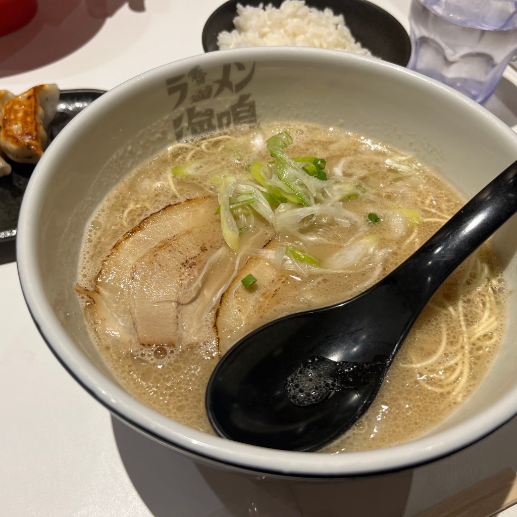 ユーザーが投稿したとんこつラーメンの写真 - 実際訪問したユーザーが直接撮影して投稿した名駅ラーメン専門店ラーメン海鳴 JRゲートタワー店の写真